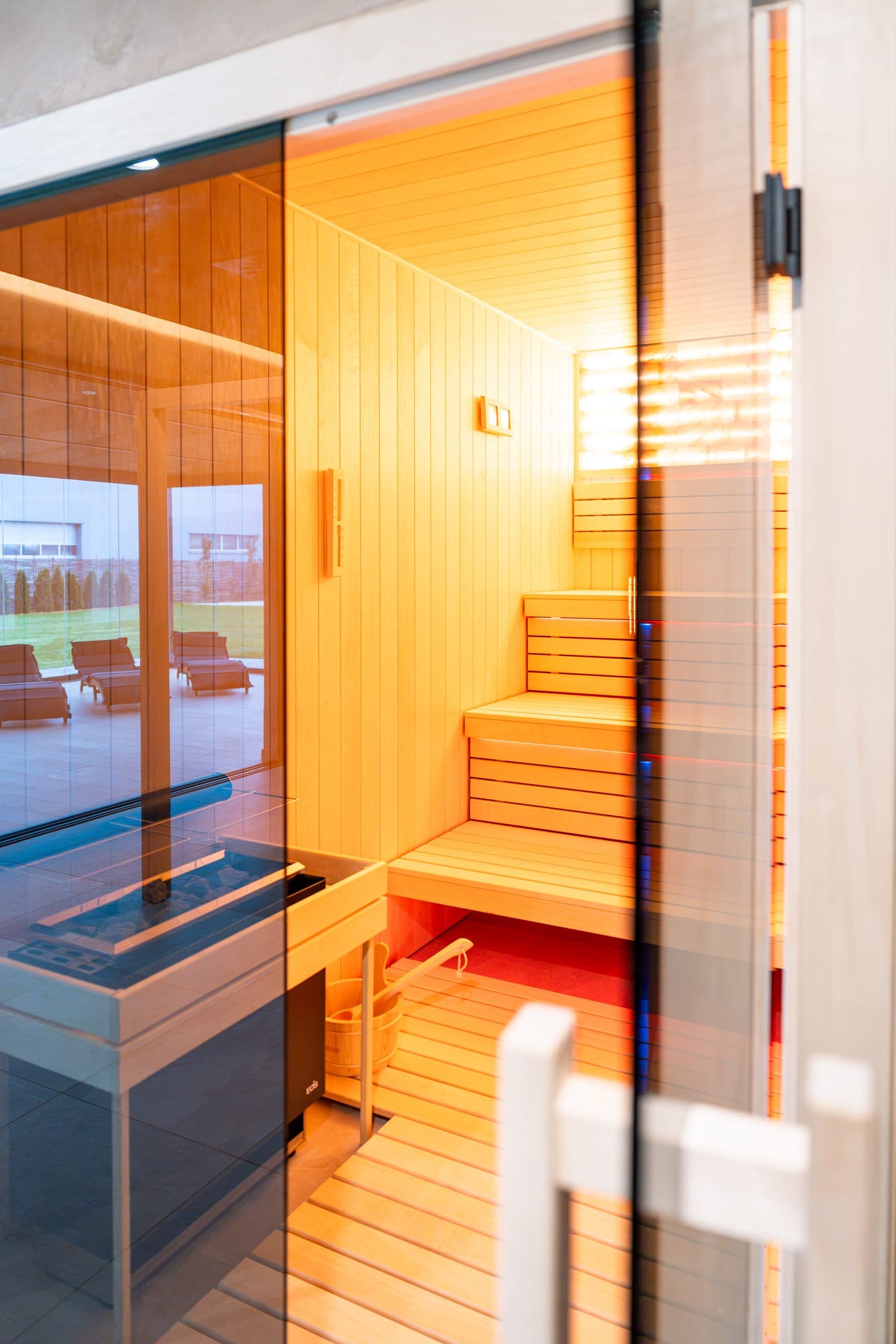 Finská sauna MONA&CO s výhledem na terasu